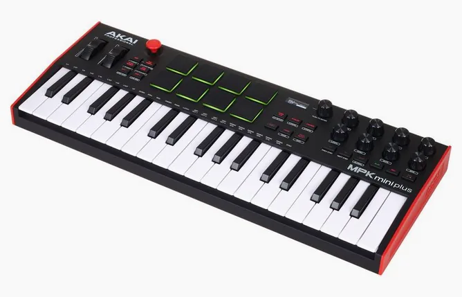 AKAI Professional MPK mini Plus framifrån mot vit bakgrund