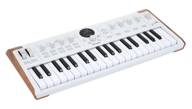 Arturia AstroLab 37, vy 3