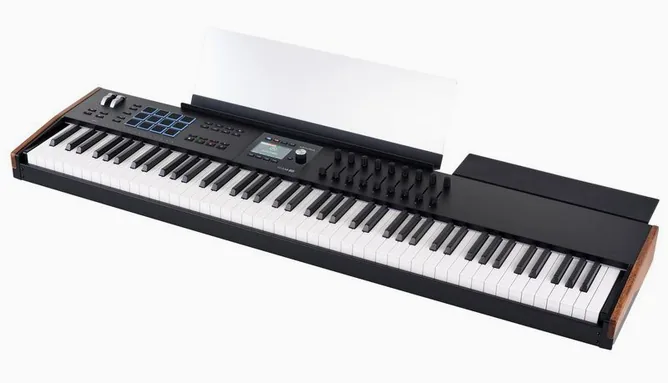 Arturia KeyLab 88 mk3 Black framifrån mot vit bakgrund