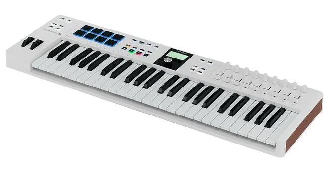 Arturia KeyLab Essential 49 MK3 White framifrån mot vit bakgrund