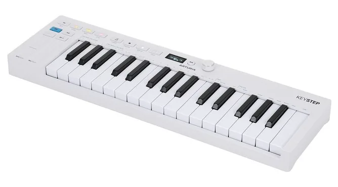 Arturia KeyStep mk2 framifrån mot vit bakgrund