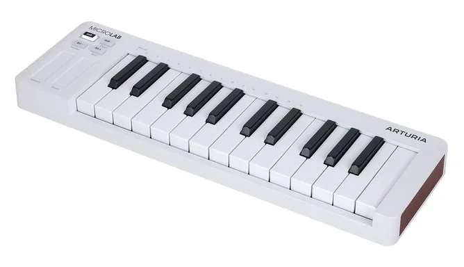 Arturia MicroLab Mk3 White framifrån mot vit bakgrund
