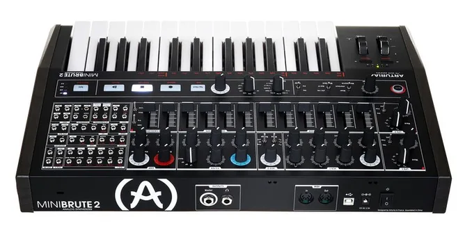 Arturia MiniBrute 2 Noir, vy 4