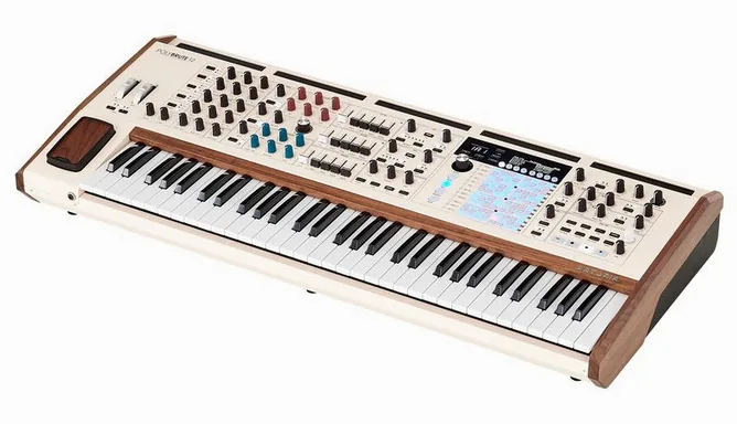 Arturia PolyBrute 12 framifrån mot vit bakgrund