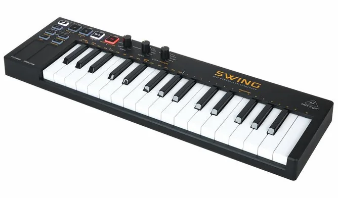 Behringer Swing framifrån mot vit bakgrund