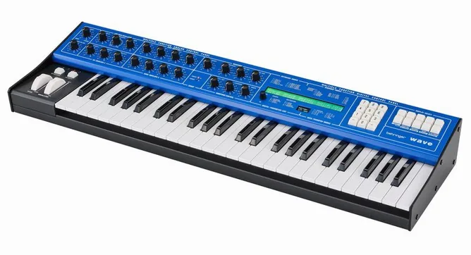 Behringer Wave framifrån mot vit bakgrund