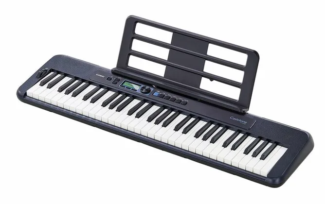 Casio CT-S300 framifrån mot vit bakgrund