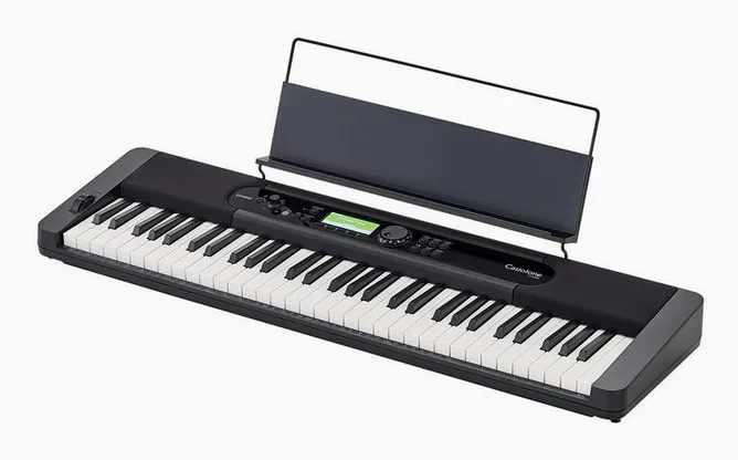 Casio CT-S400 framifrån mot vit bakgrund
