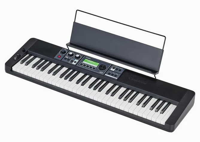 Casio CT-S500 framifrån mot vit bakgrund