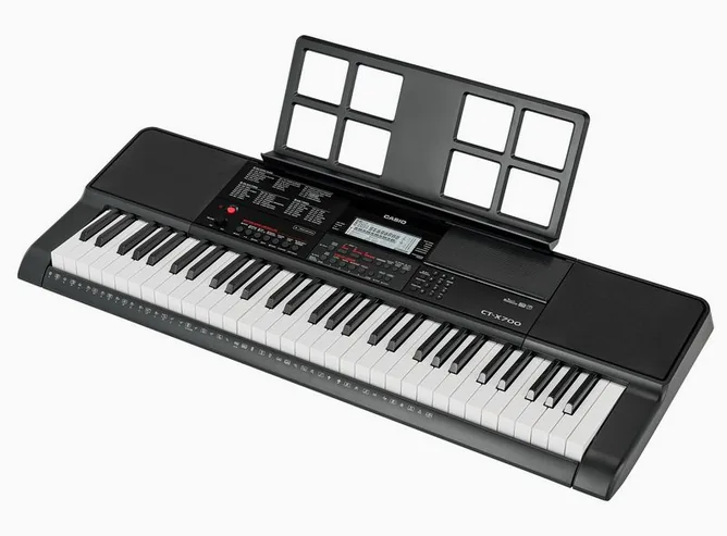 Casio CT-X700 framifrån mot vit bakgrund
