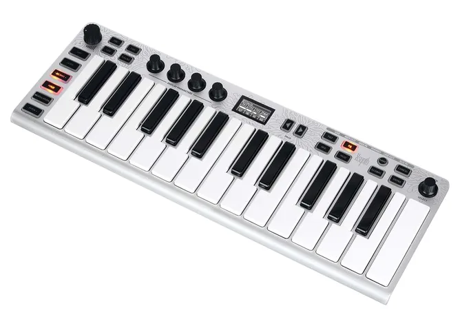 ESI XSynth framifrån mot vit bakgrund