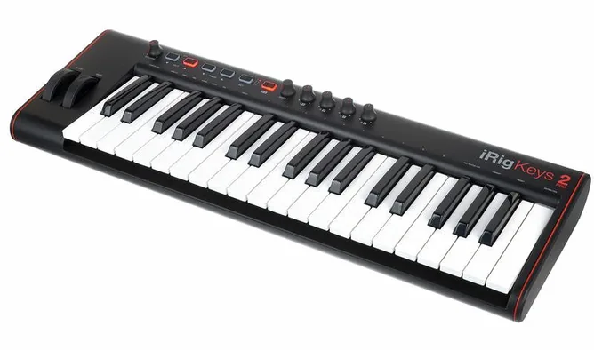 IK Multimedia iRig Keys 2 Pro framifrån mot vit bakgrund