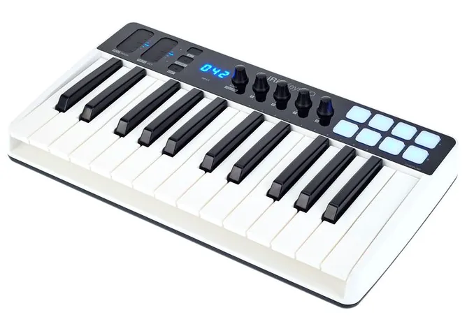 IK Multimedia iRig Keys I/O 25 framifrån mot vit bakgrund