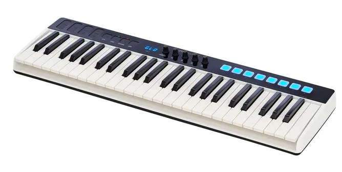 IK Multimedia iRig Keys I/O 49 framifrån mot vit bakgrund