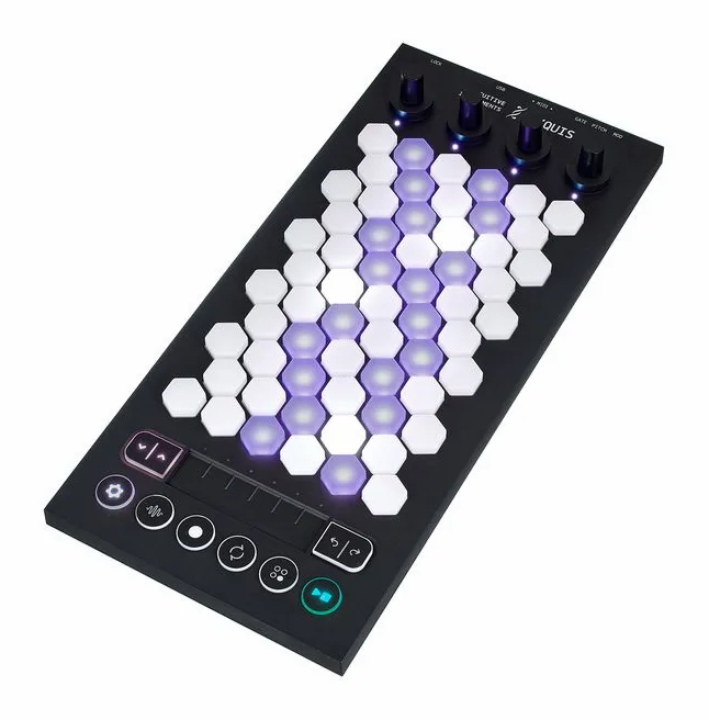 Intuitive Instruments Exquis framifrån mot vit bakgrund