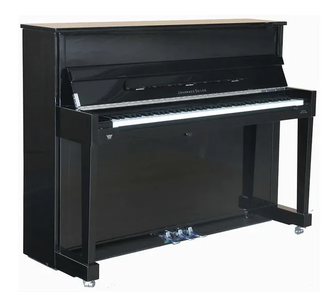 Johannes Seiler Piano 114 Modern Chrom framifrån mot vit bakgrund