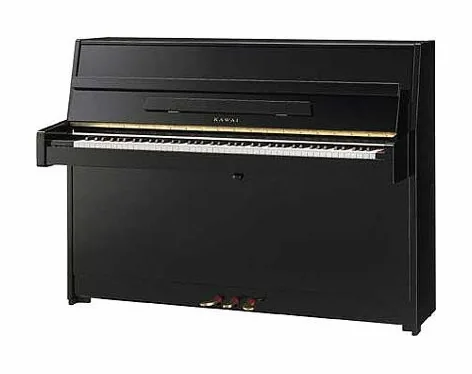 Kawai K 15 E E/P Piano framifrån mot vit bakgrund