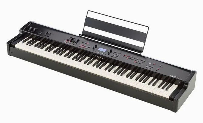 Kawai MP-7 SE framifrån mot vit bakgrund