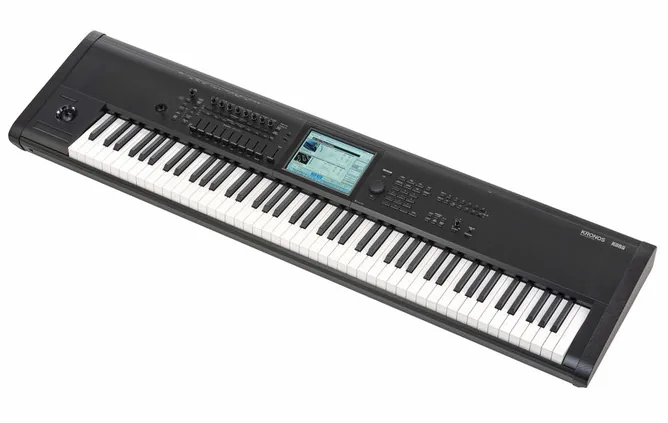 Korg Kronos 88 framifrån mot vit bakgrund