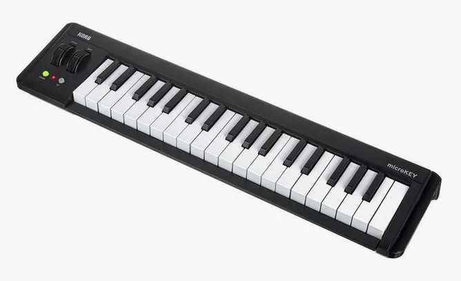 Korg microKEY 37 MkII framifrån mot vit bakgrund