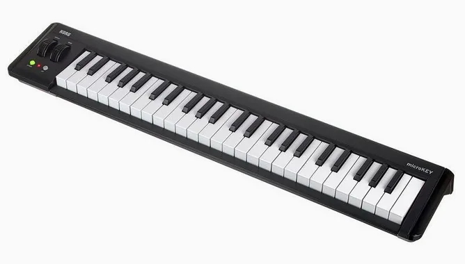 Korg microKEY 49 MkII framifrån mot vit bakgrund