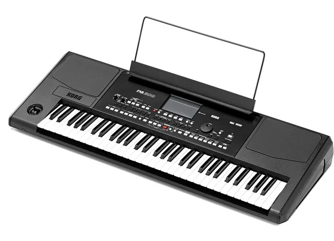 Korg PA-300 framifrån mot vit bakgrund