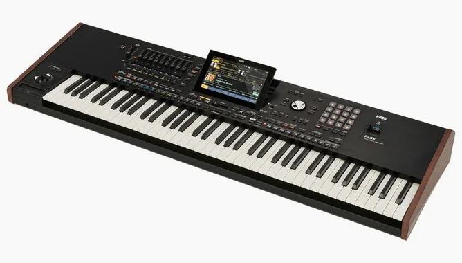 Korg PA-5X 76 International framifrån mot vit bakgrund