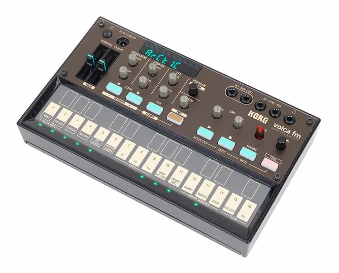 Korg Volca FM2 framifrån mot vit bakgrund