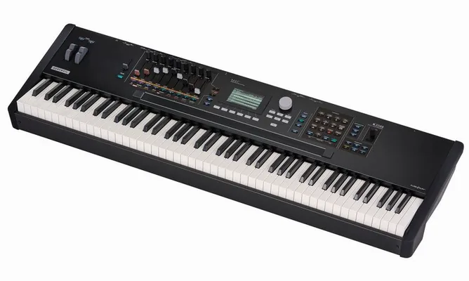 Kurzweil K2088 framifrån mot vit bakgrund