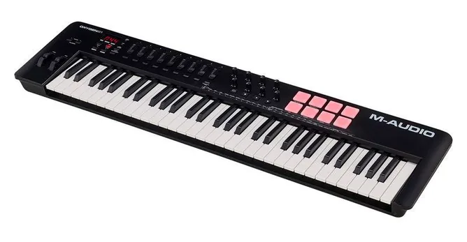 M-Audio Oxygen 61 MK5 framifrån mot vit bakgrund