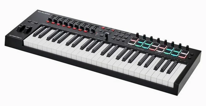 M-Audio Oxygen Pro 49 framifrån mot vit bakgrund