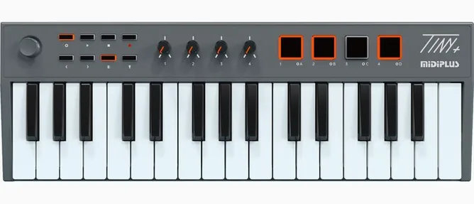 Midiplus Tiny+ framifrån mot vit bakgrund