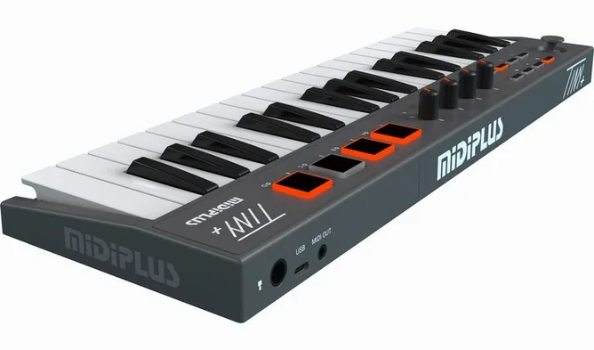 Midiplus Tiny+, vy 3