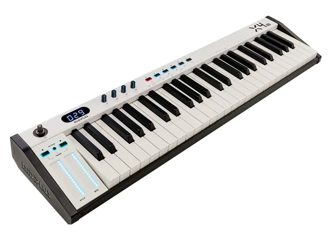 Midiplus X-4 III, vy 4