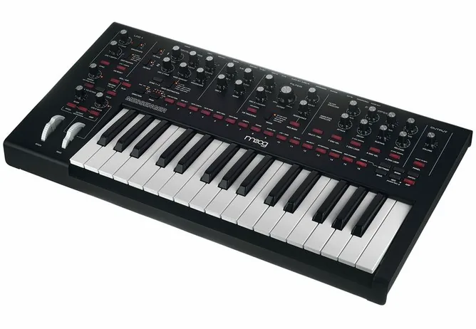 Moog Messenger framifrån mot vit bakgrund