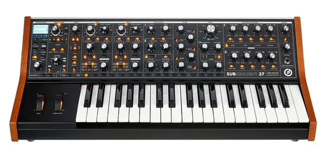 Moog Subsequent 37, vy 2