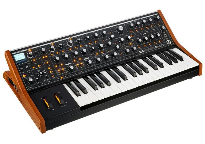 Moog Subsequent 37, vy 3