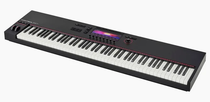 Native Instruments Kontrol S88 MK3 framifrån mot vit bakgrund