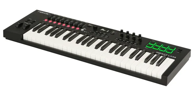 Nektar Impact LX49 mk3 framifrån mot vit bakgrund