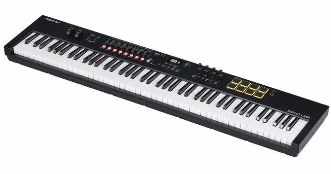Nektar Impact LX88 mk3 framifrån mot vit bakgrund