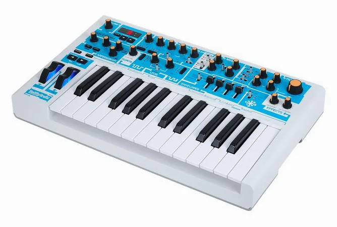 Novation Bass Station II Swifty Edition framifrån mot vit bakgrund