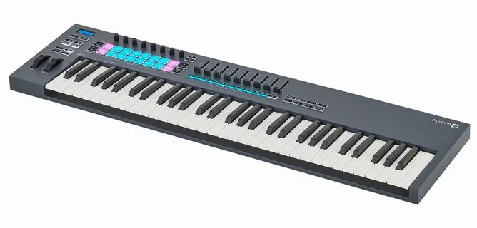 Novation FLkey 61 framifrån mot vit bakgrund