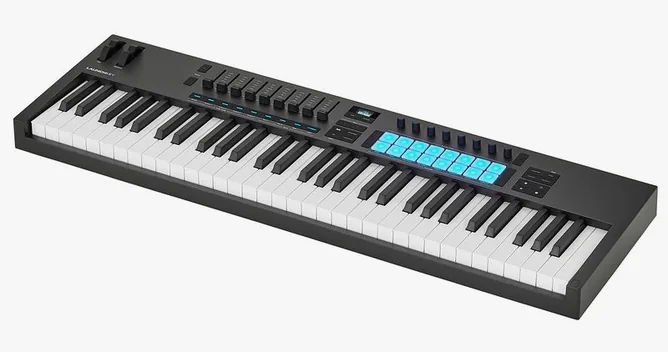 Novation Launchkey 61 MK4 framifrån mot vit bakgrund