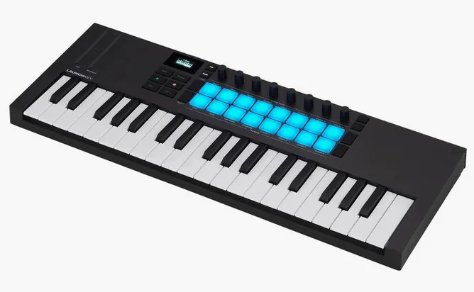 Novation Launchkey Mini 37 MK4 framifrån mot vit bakgrund