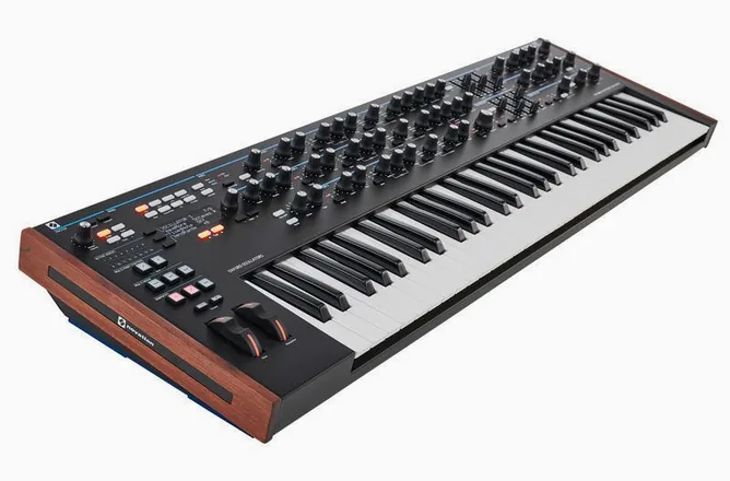 Novation Summit, vy 4