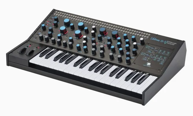 Pittsburgh Modular Lifeforms SV-2 framifrån mot vit bakgrund