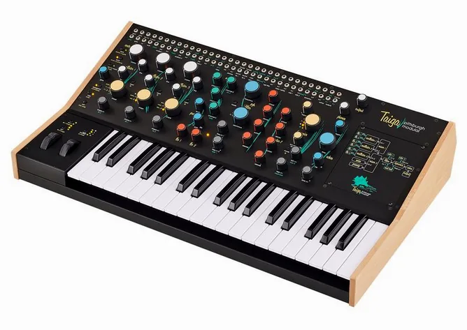 Pittsburgh Modular Taiga Keyboard framifrån mot vit bakgrund