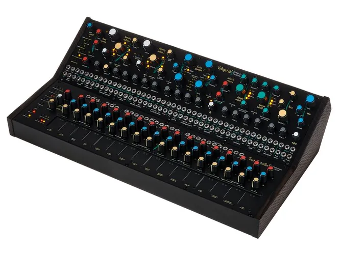 Pittsburgh Modular Voltage Lab 2 framifrån mot vit bakgrund