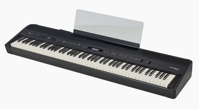 Roland FP-90X BK framifrån mot vit bakgrund