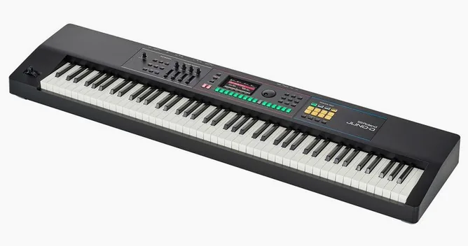 Roland Juno-D8 framifrån mot vit bakgrund